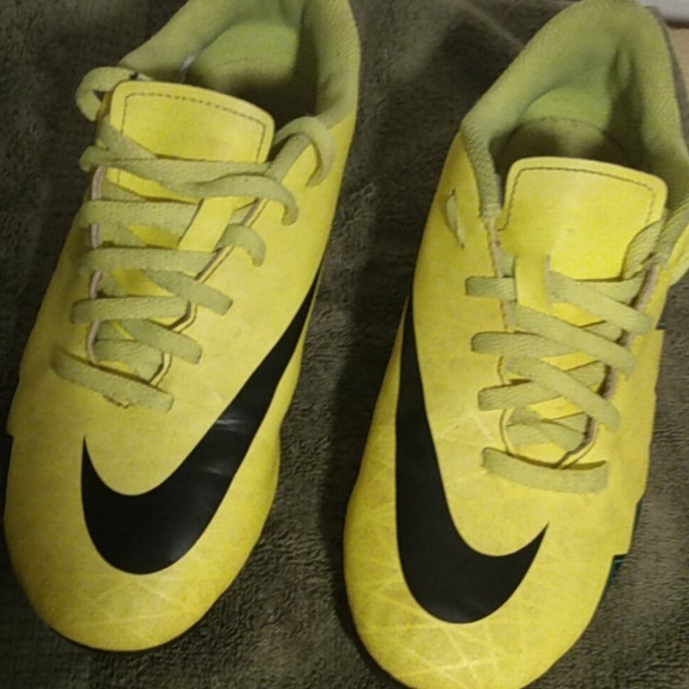 Nike "HyperVenom" youth soccer cleats sz. 3.5
